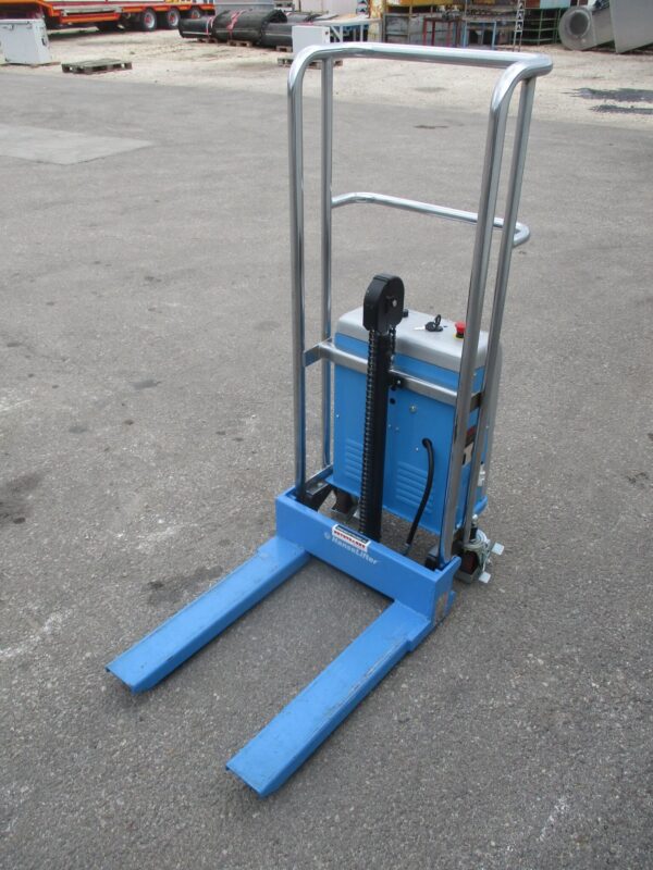 Gyalogkíséretű elektromos emelő 400 kg teherbírás (3566) - Image 2